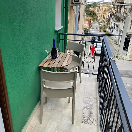 In Centro Vicino Cefalu Self-chek-in