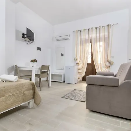 Guest house In Centro Vicino Cefalu Self-chek-in