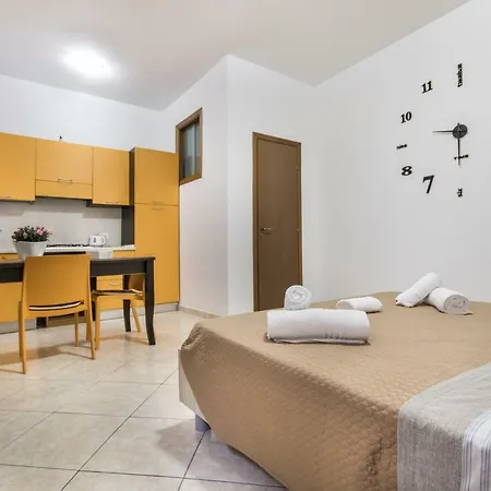 Guest house In Centro Vicino Cefalu Self-chek-in Campofelice Di Roccella