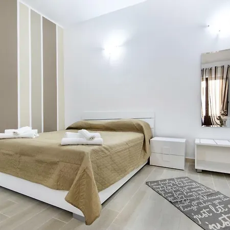 Guest house In Centro Vicino Cefalu Self-chek-in 2*
